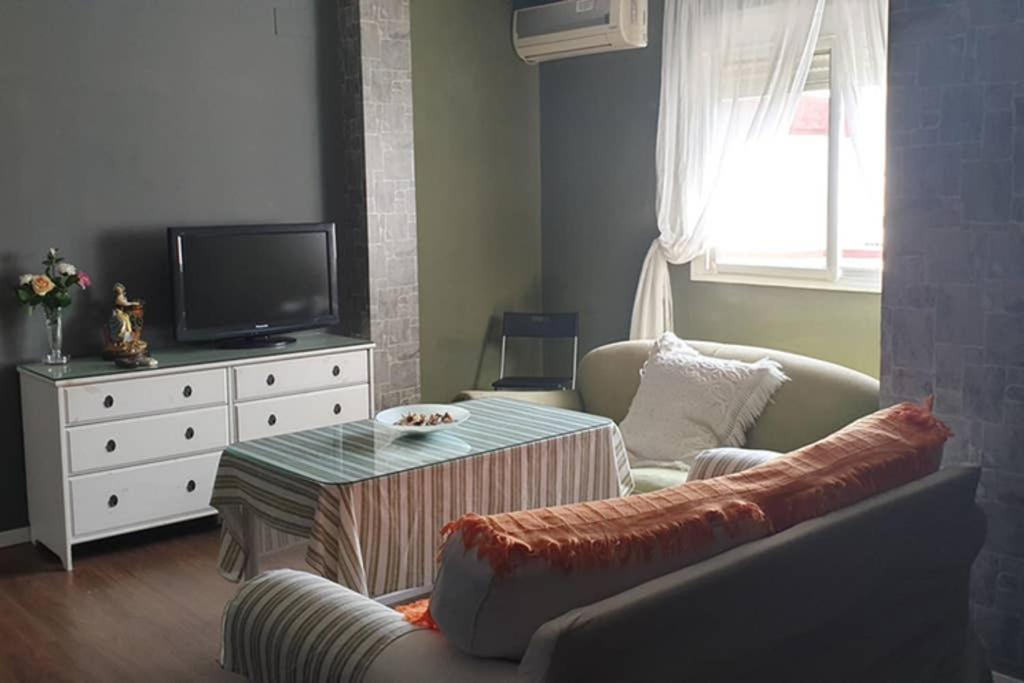 Sevilla ,Piso Completo En Buena Zona,Wifi Y Aparcamiento Exterior photo