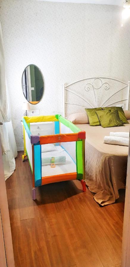 Sevilla ,Piso Completo En Buena Zona,Wifi Y Aparcamiento Exterior photo