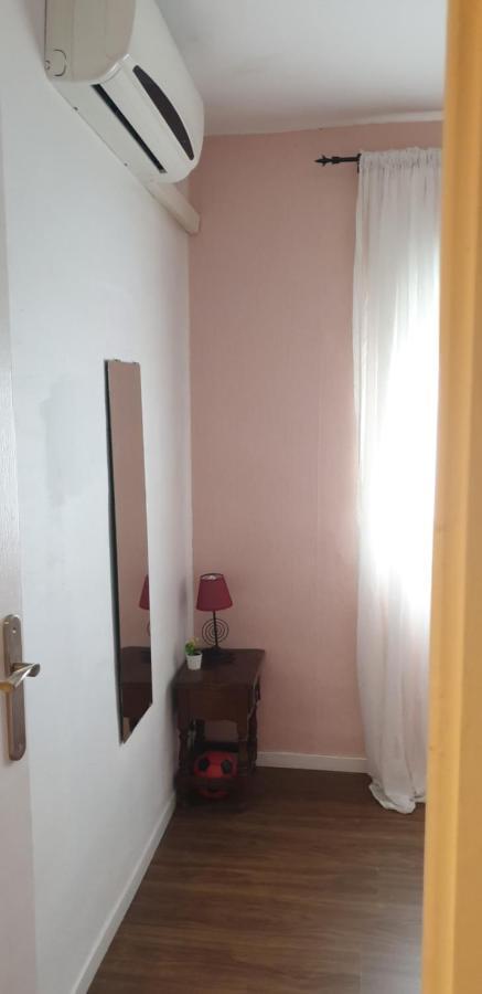 Sevilla ,Piso Completo En Buena Zona,Wifi Y Aparcamiento Exterior photo